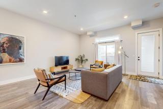 Oasis on 2nd #201 - 8