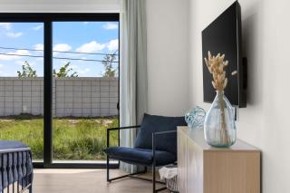 Colorful retreat near beach and pickleball courts - 7