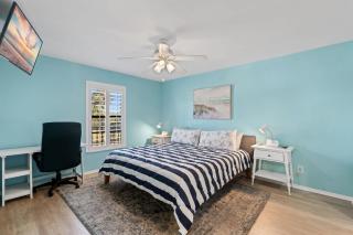 Corner Unit With Lake and Fountain Views - Naples - 8