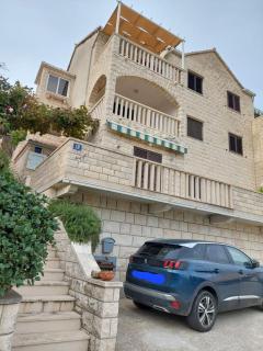 Apartments Pavao - Postira - 0