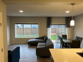 Bedroom SW Edmonton HWY 2 near YEG - 3