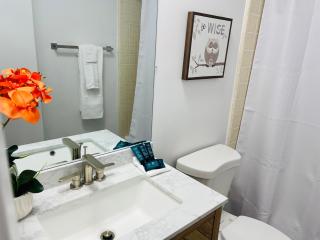 Modern spacious & bright 2bedroom w balcony in Prime West La - Los Angeles - 4