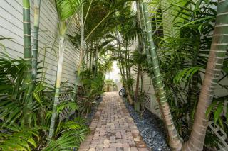The Green Gawdess - Key West - 1