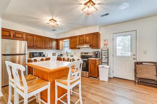 Deck & Fenced Yard: Family Home in Winterville - 1