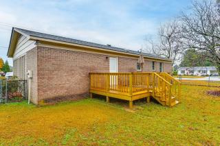 Deck & Fenced Yard: Family Home in Winterville - 9