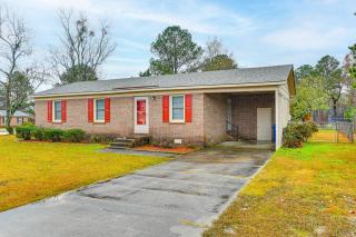 Deck & Fenced Yard: Family Home in Winterville - 8