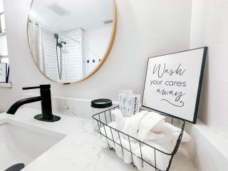 Game Room & Yard, Cozy, Family-Friendly Stay - 7