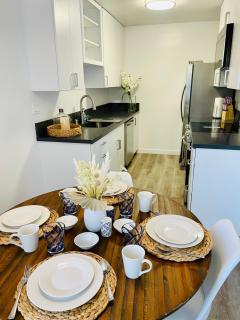 Modern spacious & bright 2bedroom w balcony in Prime West La - Los Angeles - 8