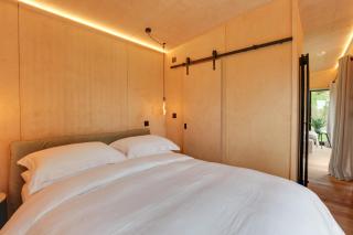 The Woods - Luxury cabin in a woodland setting - Hatfield Broad Oak - 6