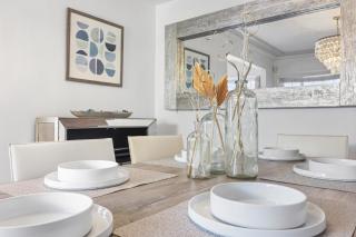 Work Family Pet Friendly Centrally Located in LA - 1