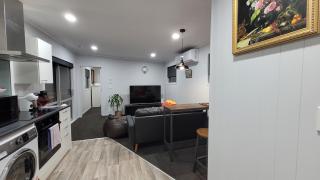 Raumati Beach Cosy Retreat - 6