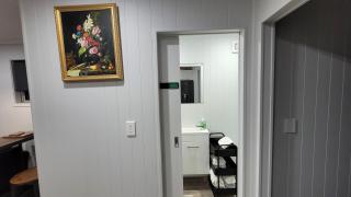 Raumati Beach Cosy Retreat - 4