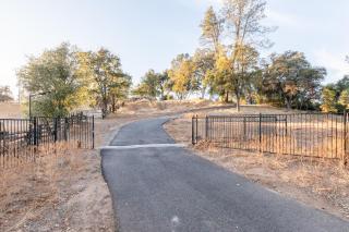 Rolling Oaks Ranch - 200 Acres of Lakeside Beauty & Countryside Serenity - Mariposa - 4