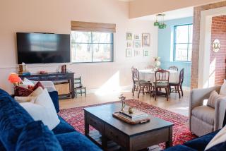 Sunset Stays & Luxe Comfort At The Schoolhouse - Guthrie - 3