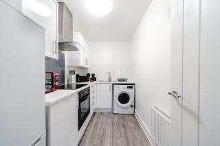 Modern & Cozy 2-Bedroom Apartment with Smart TV - Cardiff - 7