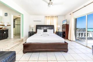 Waterside Home, Shaded Whirlpool Spa, Outdoor Dining, Smart TV, Amazon Prime - Providenciales - 2