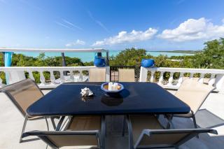 Waterside Home, Shaded Whirlpool Spa, Outdoor Dining, Smart TV, Amazon Prime - Providenciales - 0