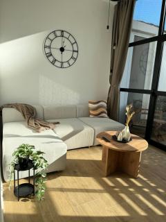 Spacious 4 room apartment, 8min walk to old town, free parking, all new - Bari - 0