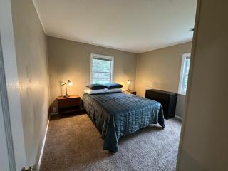 Cute & Cozy 2 Bedroom Near Park - 3