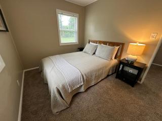 Cute & Cozy 2 Bedroom Near Park - 2