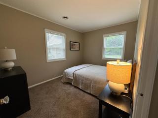 Cute & Cozy 2 Bedroom Near Park - 1