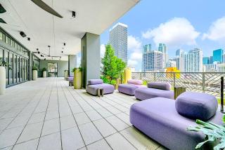 Stylish Studio in the heart of vibrant Downtown- Daily resort fee and parking not included - Miami - 0