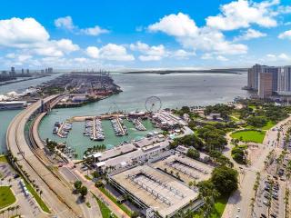 Stylish Studio in the heart of vibrant Downtown- Daily resort fee and parking not included - Miami - 8