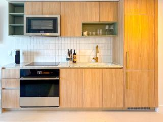 Stylish Studio in the heart of vibrant Downtown- Daily resort fee and parking not included - Miami - 1