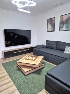 Luxsuite Still und Komfort 1 Balkon Grill TV-75 Zoll - 5