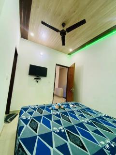 Hotel Preet - - 5