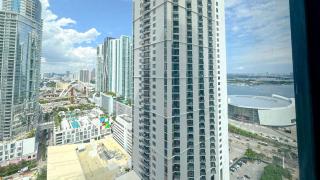 Stylish One Bedroom in the heart of vibrant Downtown- Daily resort fee and parking not included - Miami - 8