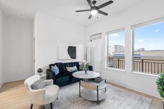 Luxury 2-Bedroom Condo with Private Parking - 8