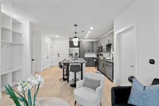 Modern Vibes 2 Bedroom Condo and Secure Parking - 8