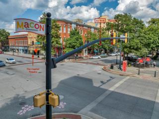Relaxing Downtown Loft in the Heart of Macon - 3