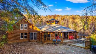 Smoky Mountain Chalet with Swim Spa- Theater- Pool Table- Pet Friendly - Gatlinburg - 0