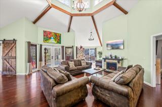 Smoky Mountain Chalet with Swim Spa- Theater- Pool Table- Pet Friendly - Gatlinburg - 3