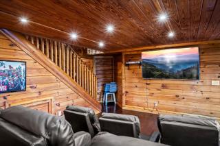 Smoky Mountain Chalet with Swim Spa- Theater- Pool Table- Pet Friendly - Gatlinburg - 5