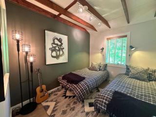 7 ZEN Luxury Cabin in the Woods - Greenwood Lake - 1