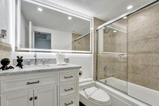 Comfortable 2-Bedroom Condo Retreat with Resort Facilities 1108 - Miami Beach - 3