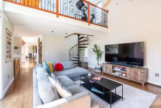 The Hilltop Fenced 8-Acre Dog-Friendly Retreat - Warwick - 4