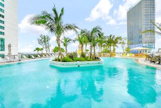 Two Bedroom Condo with luxurious amenities across from Kaseya Center- daily resort fee and parking not included - Miami - 0