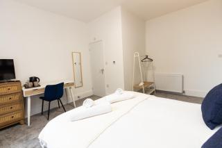 Stunning Private Ensuite Rooms in Oldham Sociable House - 6