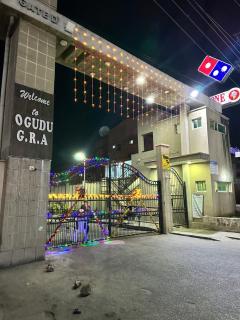 Spacious and luxurious studio apartment in OguduGRA - 3