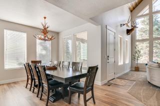 Near Lakes and Trails Cabin in Duck Creek Village! - Duck Creek Village - 4
