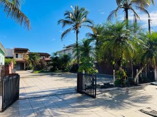 Casa com piscina e churrasqueira próximo à praia - Bertioga - 6