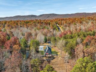 Lakefront, New, Private Dock, Hot Tub, Fire Pit, Canoe, Incredible Views - Mill Spring - 6