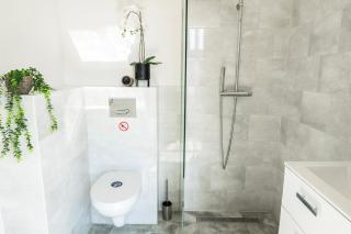 Comfortable Bed, Private Bathroom, And Fast Wifi - Raamsdonksveer - 6