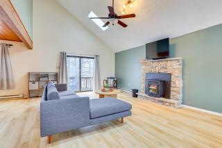 Ski, Hike, Swim and More Pocono Farms Family Home - Tobyhanna - 0