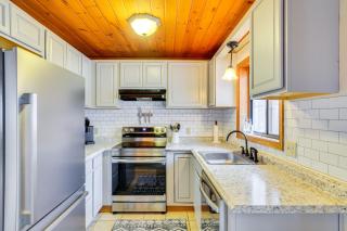 Ski, Hike, Swim and More Pocono Farms Family Home - Tobyhanna - 1