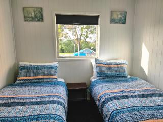 Raumati Beach Cosy Retreat - 3